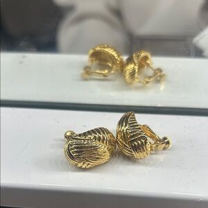 Vintage Napier Gold Tone Screwback Earrings